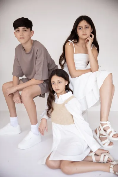 PHA Junior Manchester Model Ali Siblings 1