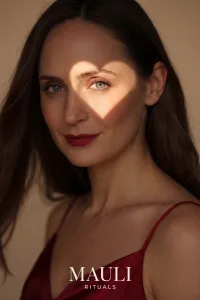 Elizabeth Clarke female beauty Model PHA 6