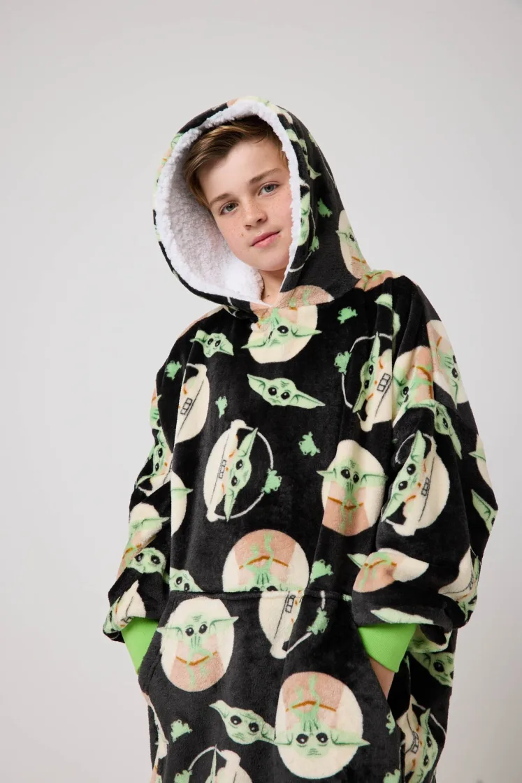 Mandalorian hooded blanket 069